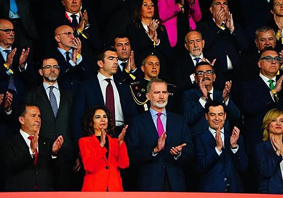 El Rey Felipe VI, presidiendo el palco de autoridades.