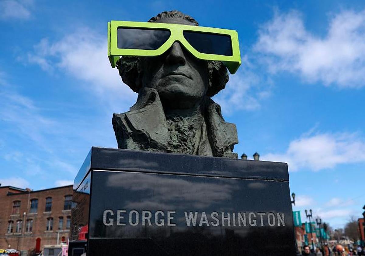 Baños de masas y euforia por el eclipse solar en América