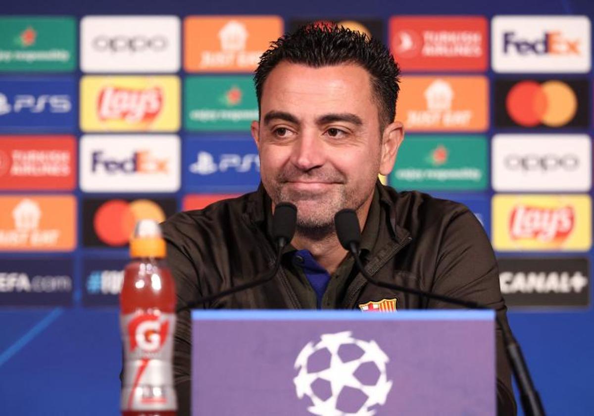 Xavi Hernández, durante su conferencia de prensa en el Parque de los Príncipes.