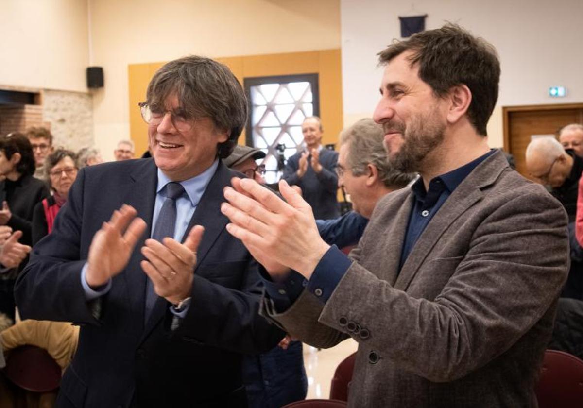 El expresident de la Generalitat, Carles Puigdemont (izq), y el exconseller Toni Comín (dcha)