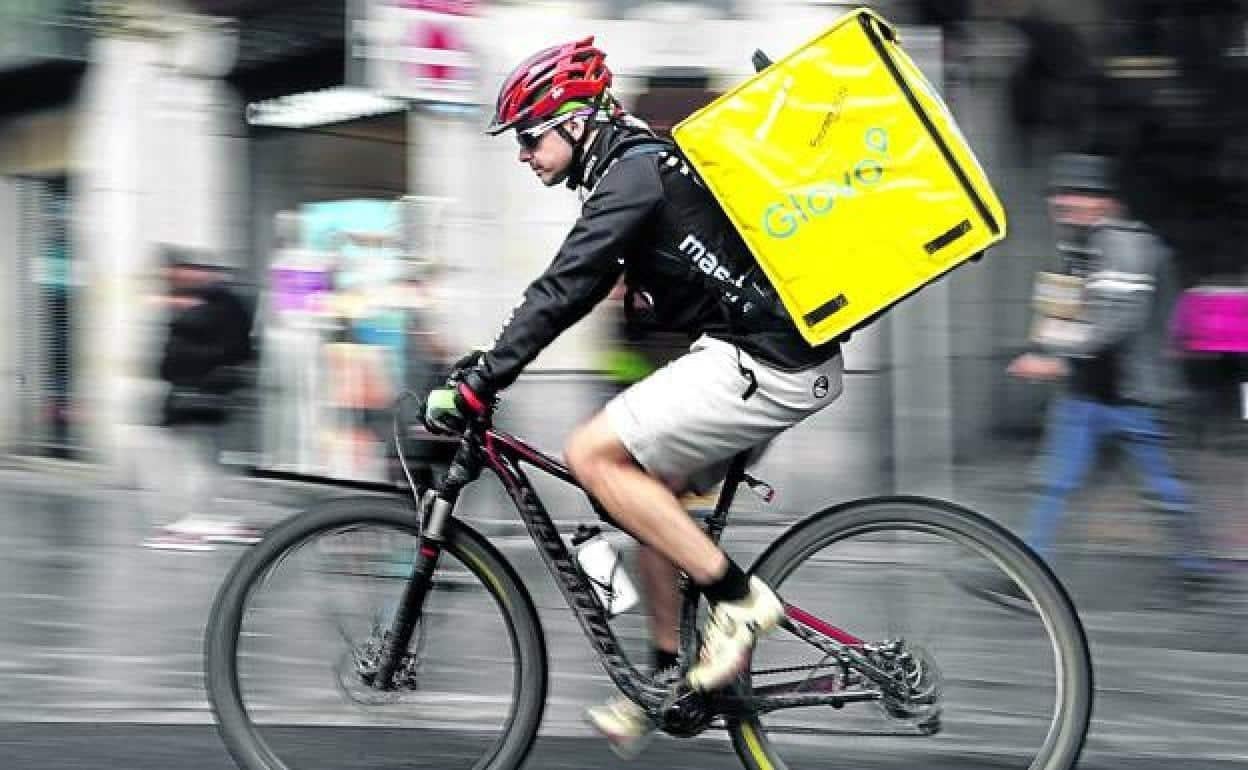 Un trabajador de Glovo.