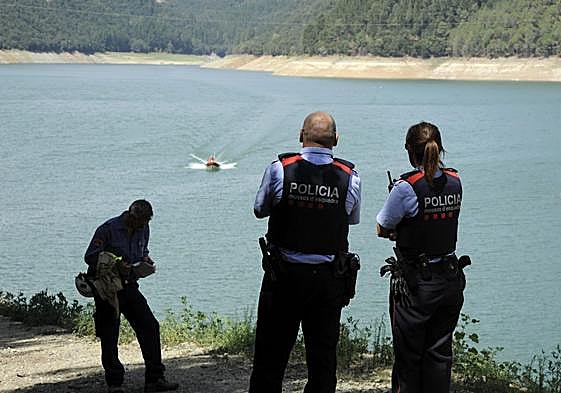 Puerta del domicilio donde se produjo el triple asesinato