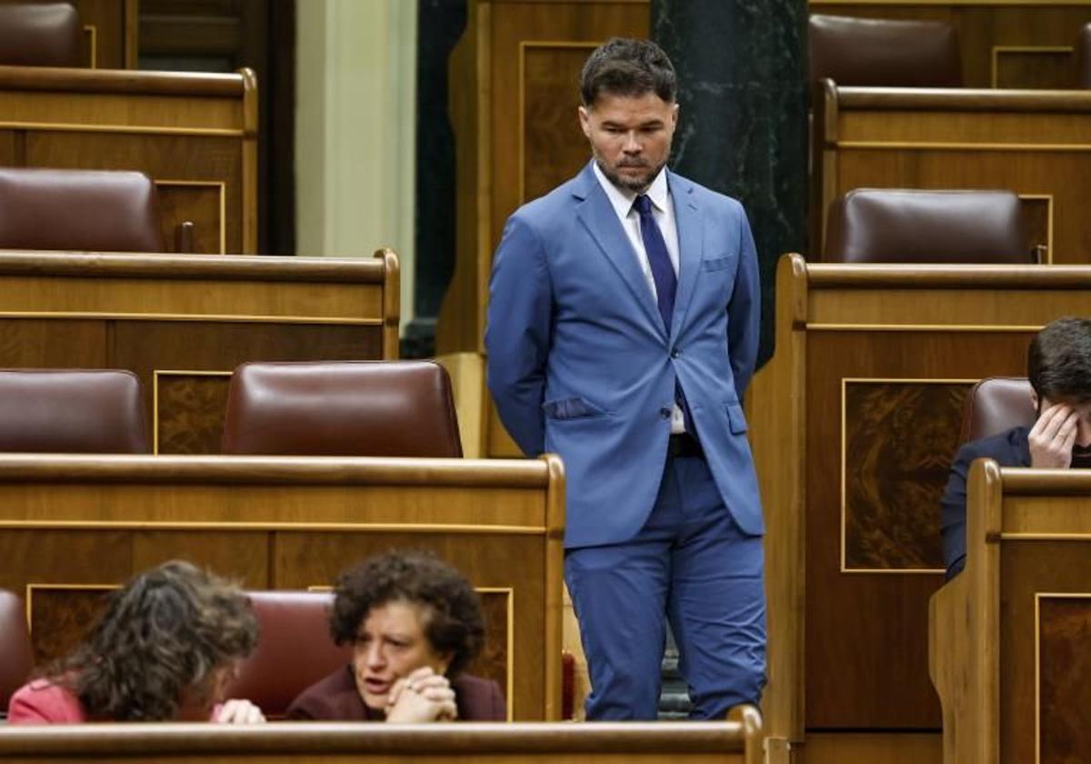 El portavoz de ERC, Gabriel Rufián, regresa al Congreso tras su baja paternal.