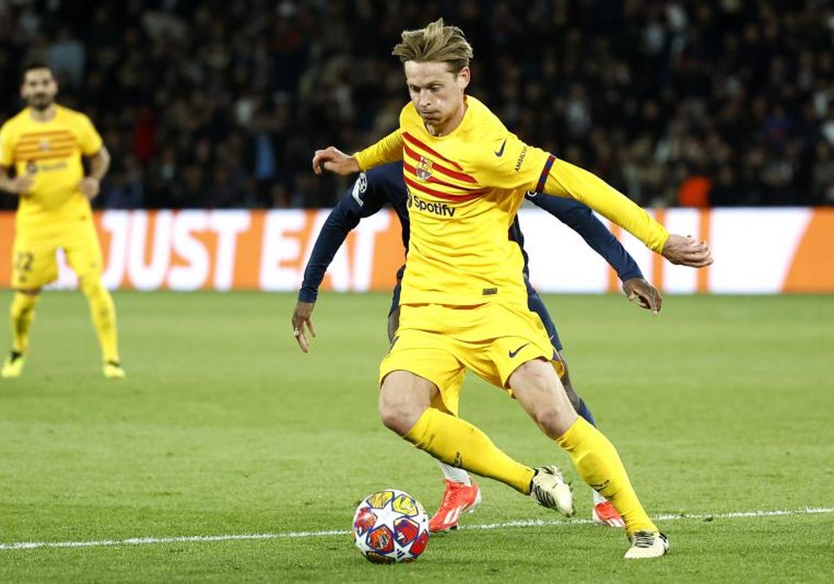 Frenkie de Jong reapareció en el Parque de los Príncipes.