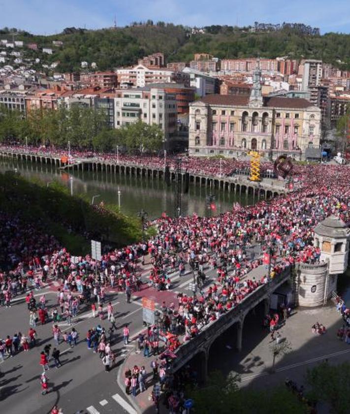 Imagen secundaria 2 - La fiesta de la gabarra asombra al mundo