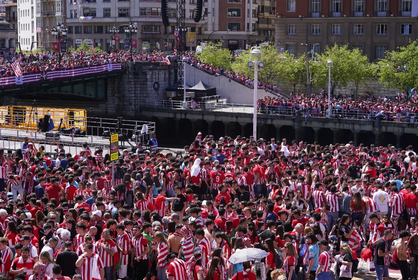 Las imágenes de la fiesta de la gabarra en Bilbao