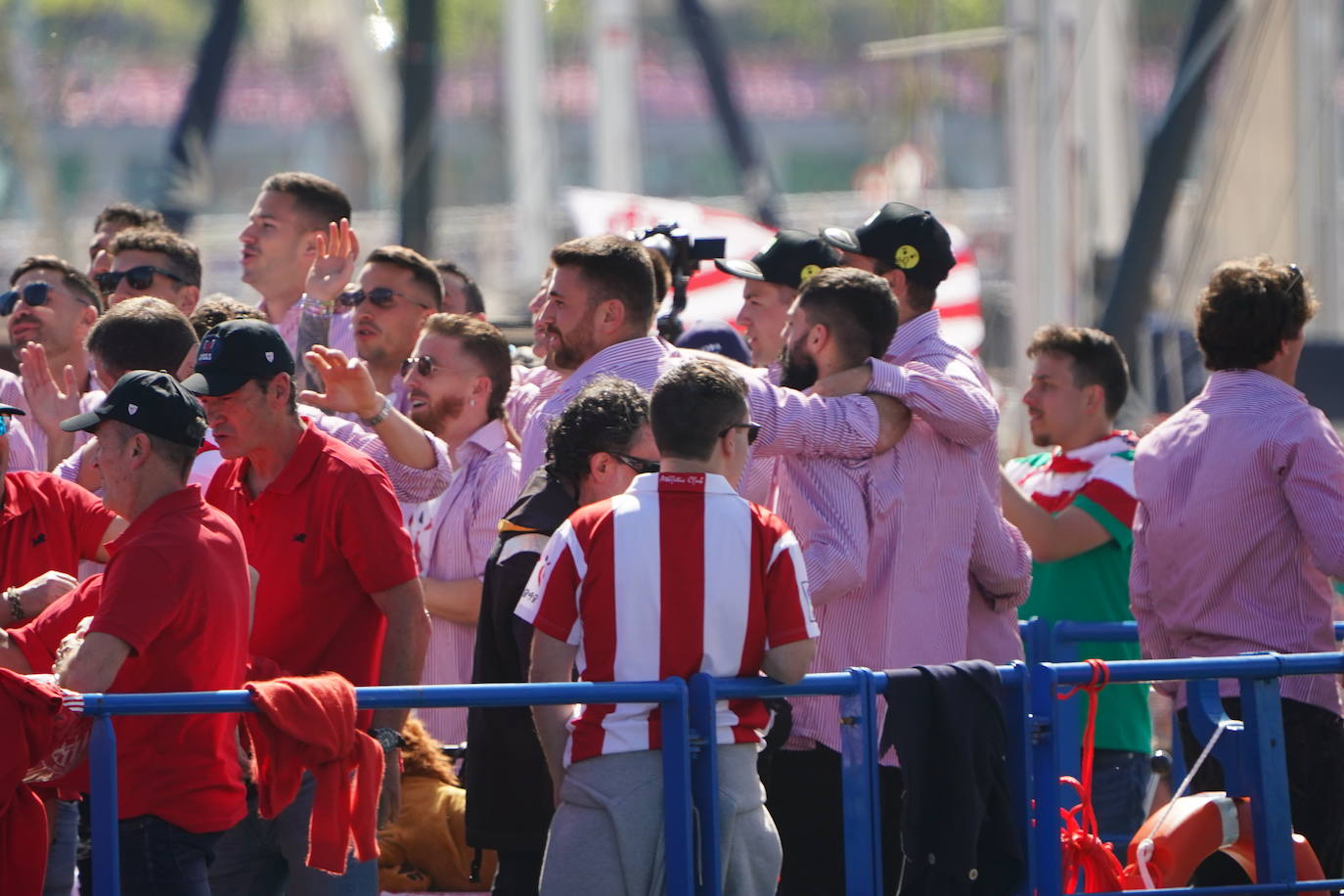 Las imágenes de la fiesta de la gabarra en Bilbao