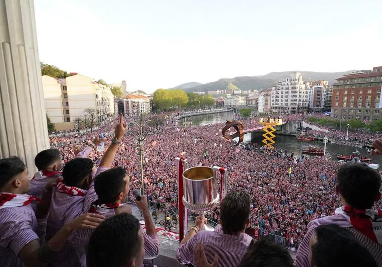 Las imágenes de la fiesta de la gabarra en Bilbao