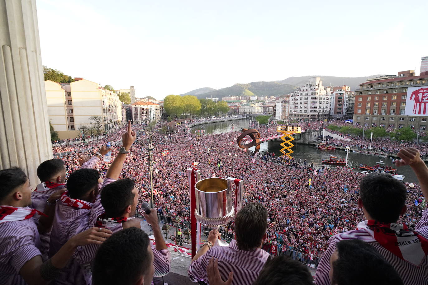 Las imágenes de la fiesta de la gabarra en Bilbao