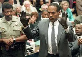 O.J. Simpson, el 21 de junio de 1995, durante el juicio por el asesinato de su exesposa.