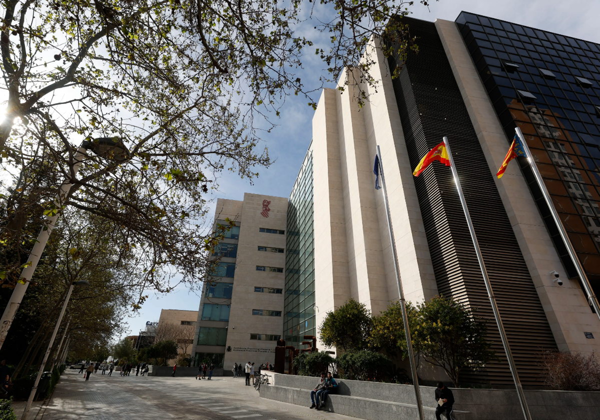 Edificio de la Ciudad de la Justicia, donde tendrá lugar el juicio a la pareja.