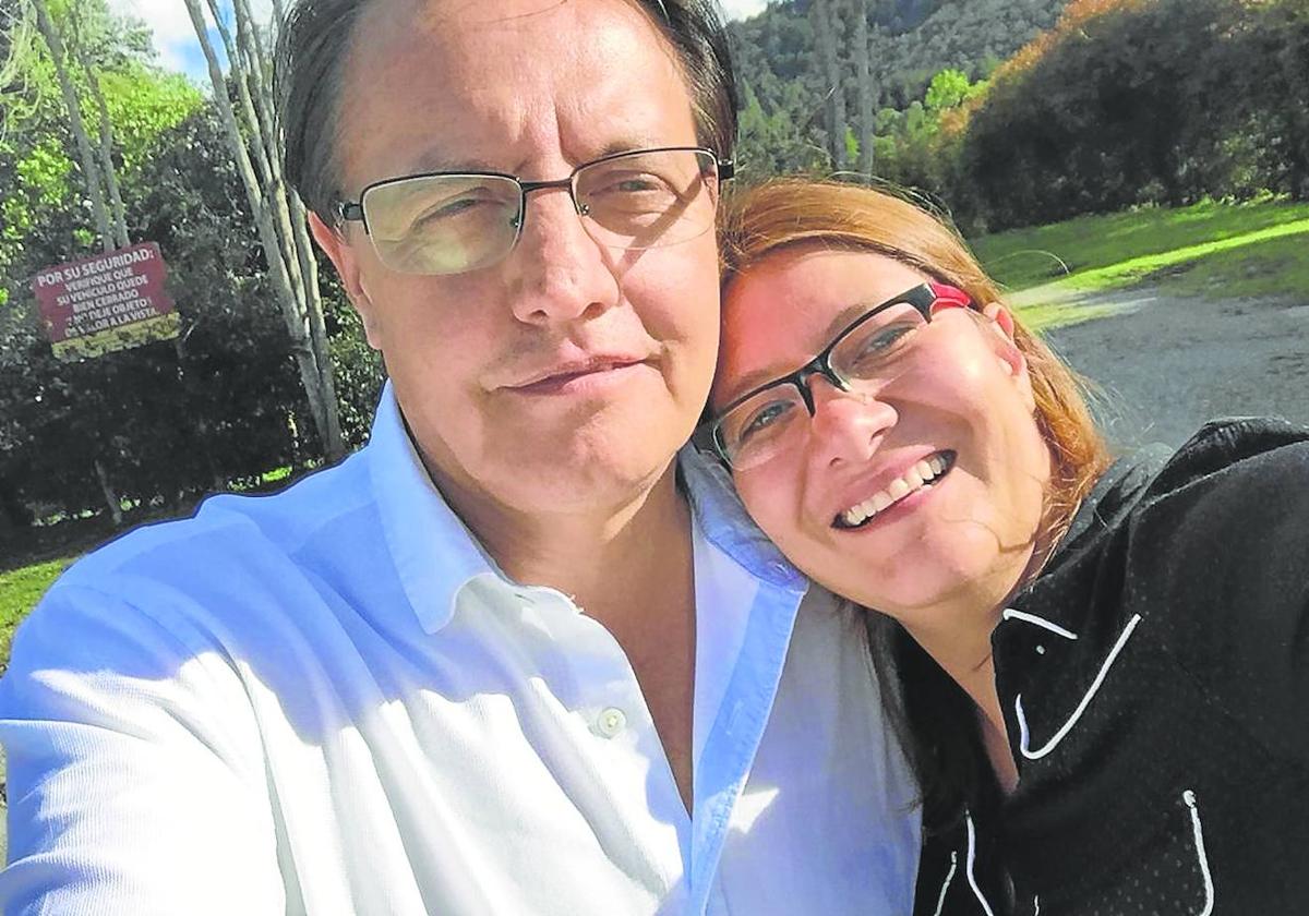 El candidato asesinado Fernando Villavicencio, junto a su esposa, Verónica Sarauz.