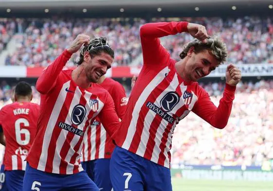 Bailecito de Griezmann y De Paul tras el segundo gol del francés al Girona.