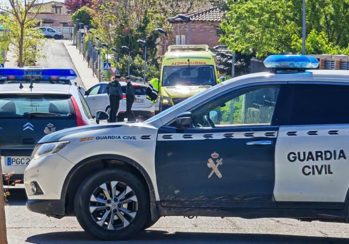 Dispositivo de la Guardia Civil en el entorno de la vivienda.