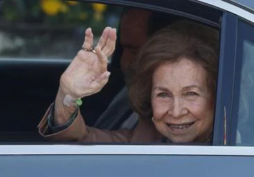 La reina Sofía recibe el alta tras cuatro días hospitalizada: «Estoy muy bien, como nueva»