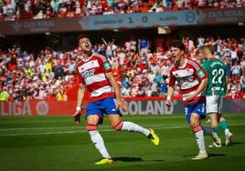 El Granada no se rinde y revive ante el Alavés