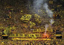 Afición del Borussia en el Westfalenstadion de Dortmund.