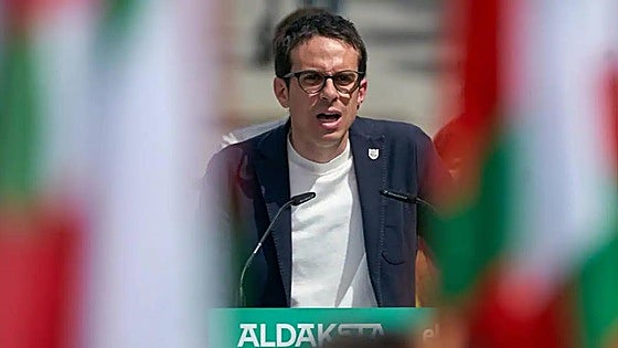 Las víctimas de ETA cargan contra el candidato de Bildu por negar que fue un grupo terrorista