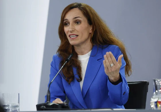 La ministra Mónica García explica la medida en la rueda de prensa posterior al Consejo de Ministros.