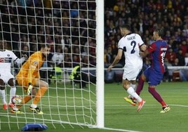 Raphinha adelanta al Barça en Montjuic