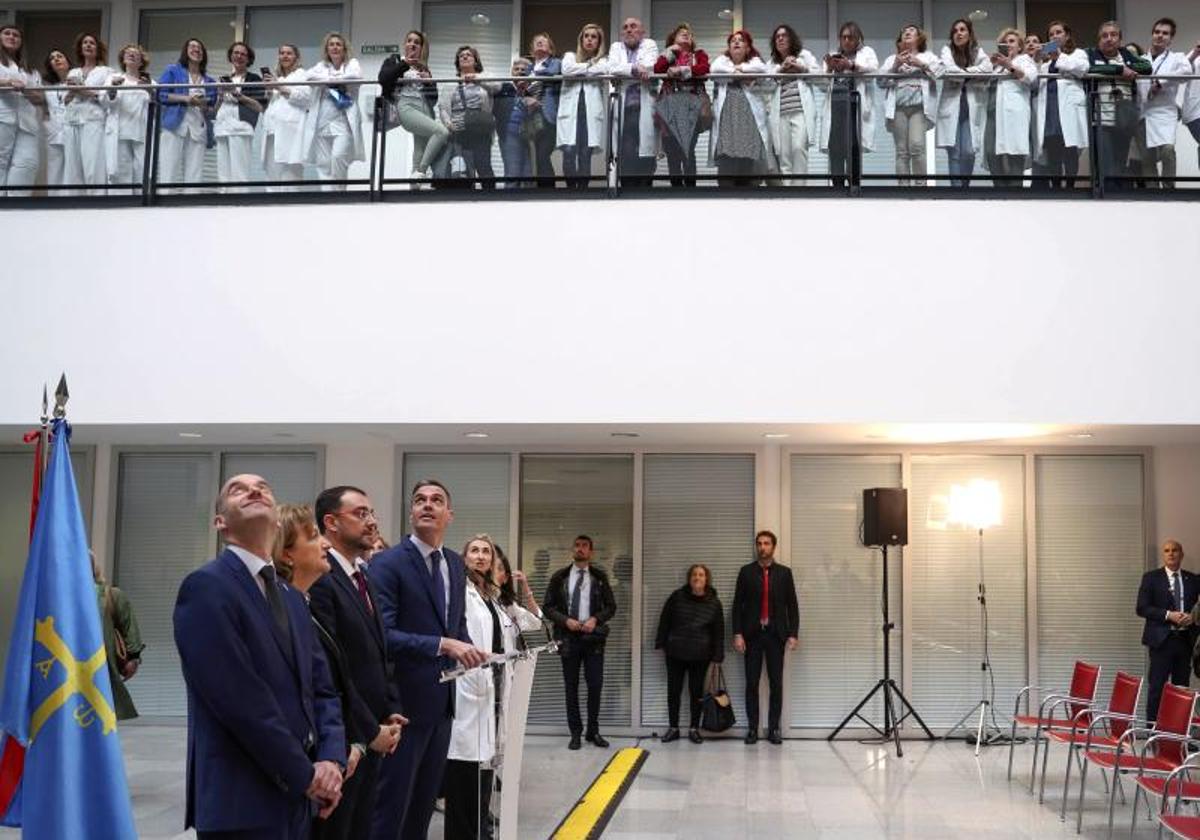 Pedro Sánchez visita el Hospital Universitario Central de Asturias (HUCA).