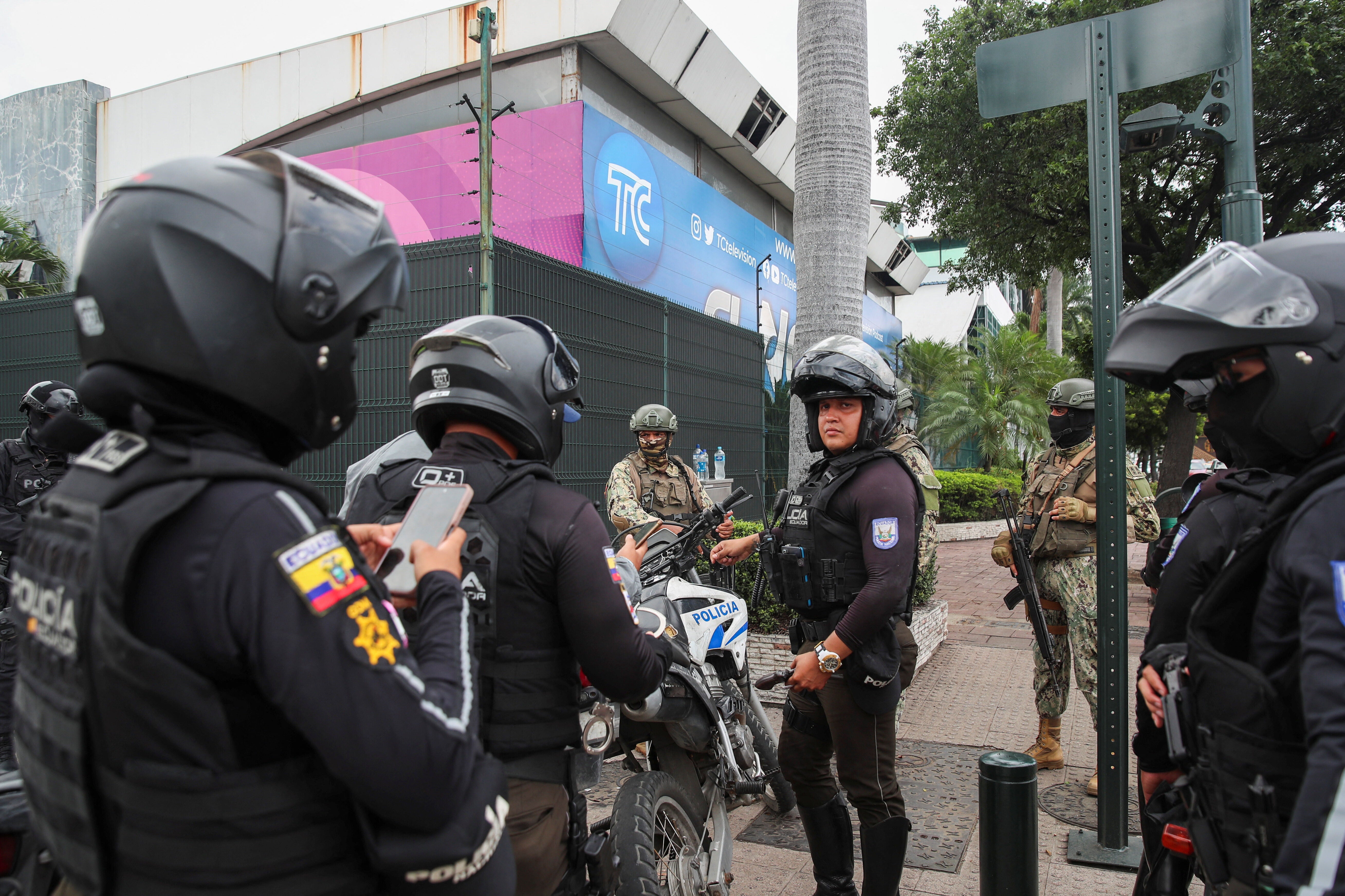 Agente de la policía ecuatoriana, durante una intervención.