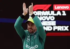 Fernando Alonso celebra su brillante clasificación en China.
