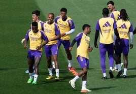 Los jugadores del Real Madrid, en el último entrenamiento antes del clásico.