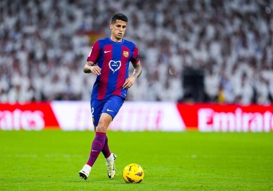 Joao Cancelo, durante el clásico en el Bernabéu.