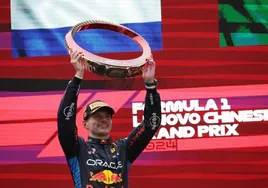 Max Verstappen celebra su victoria en la carrera del GP de China.
