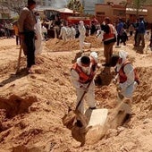 Localizan 200 cuerpos enterrados por el ejército israelí en una fosa común en un hospital de Jan Yunis