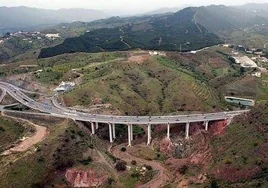 Muere al caer por un puente de la autovía en una persecución policial en Málaga