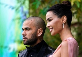 Joana Sanz y Dani Alves en Barcelona 2021.