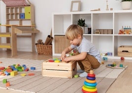 Descubre los beneficios de regalar juguetes de madera a los más peques de la casa