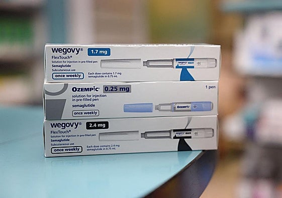 Cajas de medicamentos de Ozempic y Wegovy.