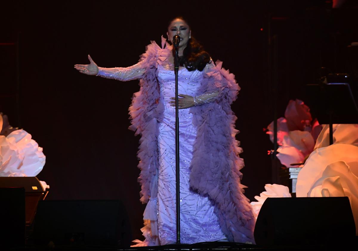 La cantante Isabel Pantoja durante el concierto que ofreció el sábado en el Wizink Center de Madrid.