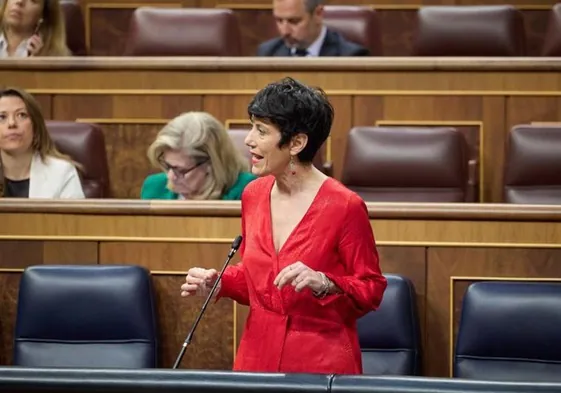 Elma Saiz interviene en el Congreso de los Diputados, a 24 de abril de 2024, en Madrid