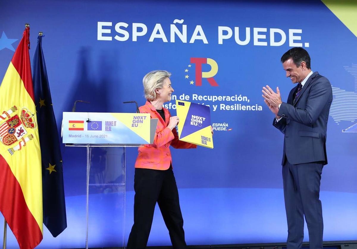 El presidente del Gobierno, Pedro Sánchez, y la presidenta de la Comisión Europea, Ursula von der Leyen.