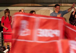 El Gobierno y el PSOE se movilizan en plena conmoción para evitar que Sánchez dimita