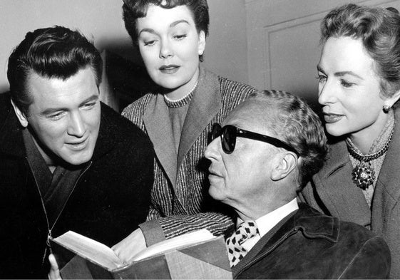 Douglas Sirk, junto a varios actores.