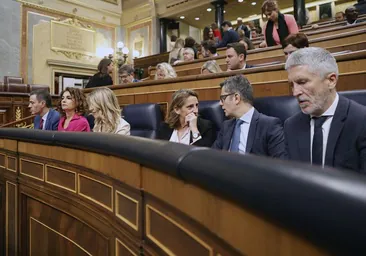 Sánchez, junto a sus vicepresidentas y los ministros Bolaños y Marlaska, este miércoles, en la sesión de control al Gobierno.