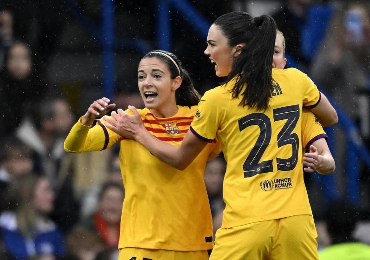 Aitana Bonmatí celebra junto a Engen su gol al Chelsea.