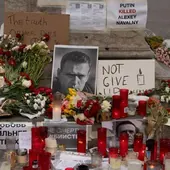 Imagen de archivo de un memorial improvisado en recuerdo del opositor ruso Alexéi Navlani.