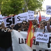 Última manifestación en apoyo a Sánchez con miles de personas al grito de «por amor a la democracia»