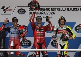 Francesco Bagnaia, Marc Márquez y Marco Bezzecchi en el podio del Gran Premio de España