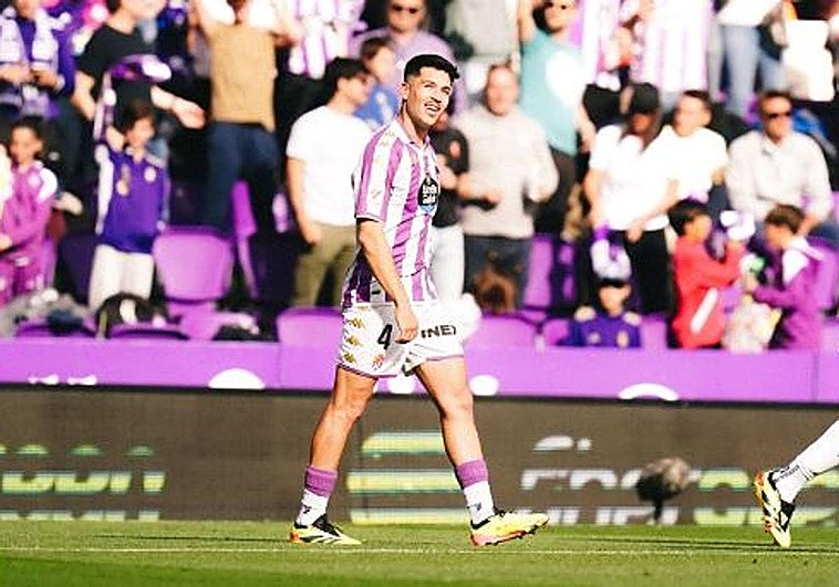 El Valladolid doblega al Huesca y sigue lanzado hacia el ascenso directo