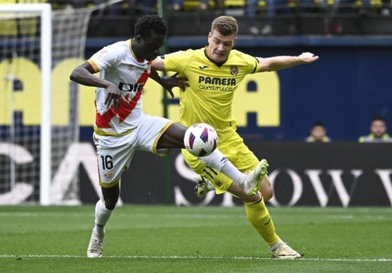 El Villarreal golea al Rayo para seguir aspirando a Europa