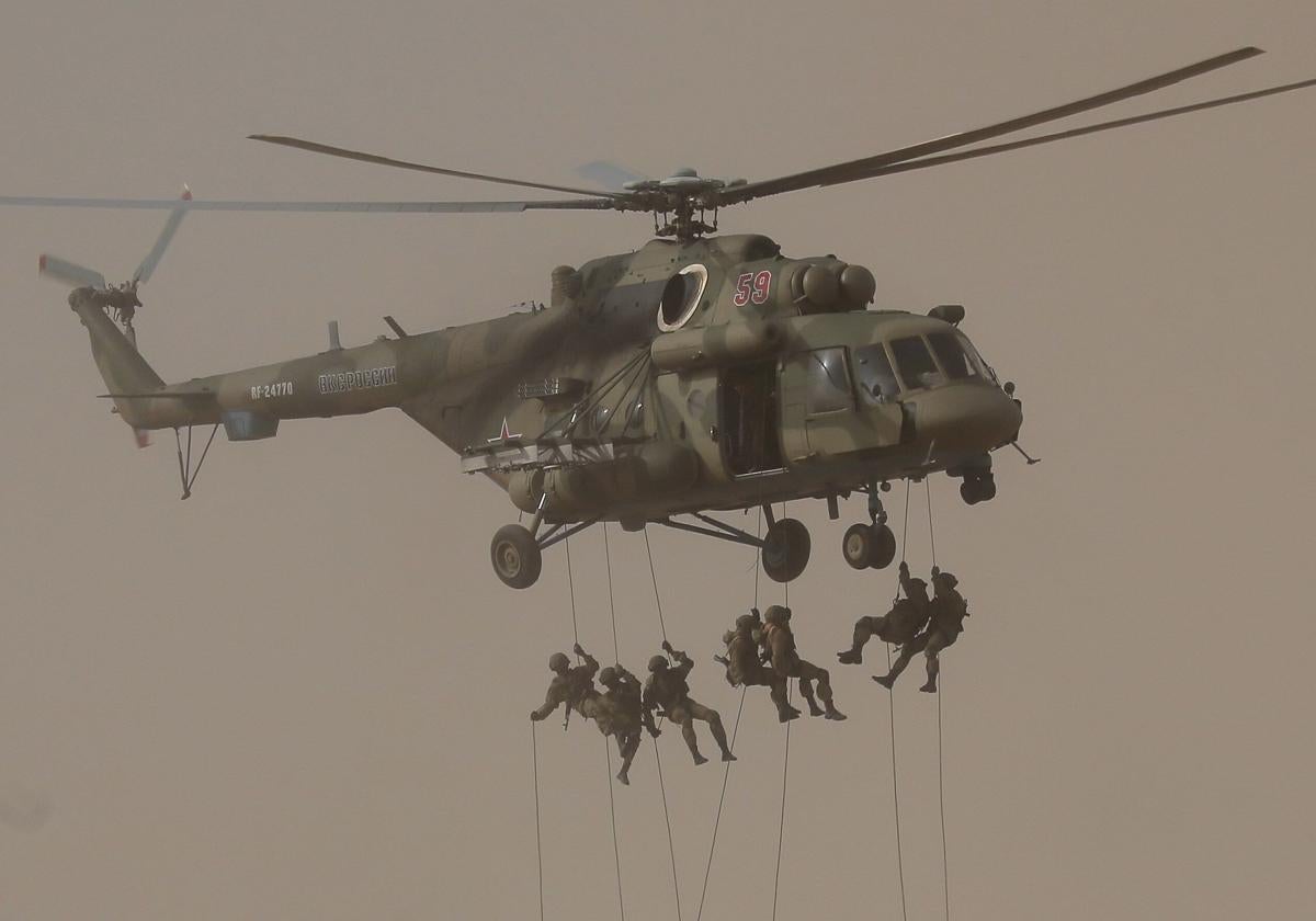 Militares rusos participan en las maniobras estratégicas Cáucaso.