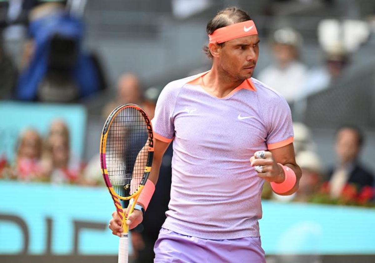 Rafa Nadal celebra un punto ante el argentino Cachín.