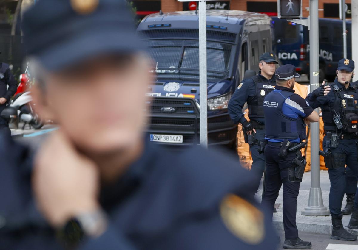 Varios agentes de la Policía Nacional